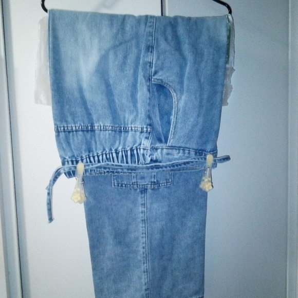 Women's Pants - Picture 3 of 9